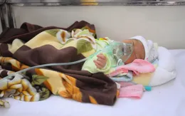 Hoàn cảnh đáng thương của bé trai 5 ngày tuổi bị mắc tim bẩm sinh