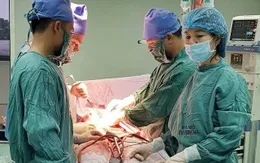 Hơn 2 lít máu, dịch trong ổ bụng sản phụ bị băng huyết sau sinh