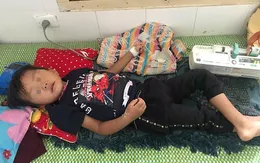 Kim sắt dài 5cm đâm xuyên cơ tim bé trai người Lào