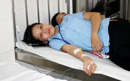 Bến Tre: 50 công nhân nhập viện nghi ngộ độc thực phẩm