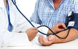 Huyết áp tăng nhẹ ở độ tuổi trung niên có thể là dấu hiệu của bệnh mất trí nhớ