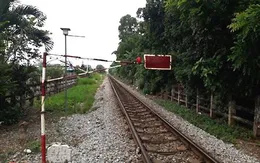 Nữ gác tàu đau bụng không đóng biển báo bị chuyển công tác