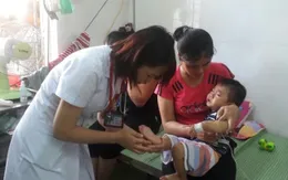 Gia tăng trẻ bị viêm màng não do biến chứng từ bệnh tay chân miệng
