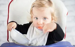 Nên bắt đầu cho bé ăn dặm ở độ tuổi nào?