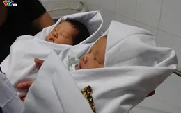 Sau 8 năm chạy chữa vô sinh: 2 cô con gái chào đời