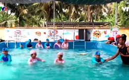 "Lớp học bơi cho cá" trong các trường tiểu học