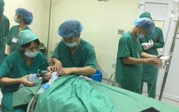 Phẫu thuật thoát vị bẹn nghẹt cho trẻ nhỏ có nhiều bệnh lý phức tạp