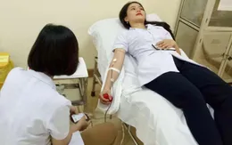 Hai bố con cùng hiến máu cứu bệnh nhân