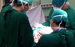 Bé trai bị táo bón hơn 5 năm, đại tràng giãn to hơn 20cm
