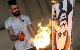 Vẽ tranh chân dung lộn ngược chỉ trong vài phút