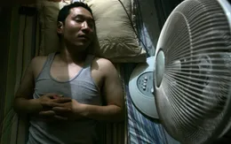 Bật quạt thẳng vào người khi ngủ có tốt cho sức khoẻ không?