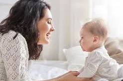 Tại sao cơ thể của mẹ giữ một số tế bào của em bé sau khi sinh?
