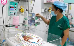 Cứu sống bé gái sinh non với cân nặng 740gram