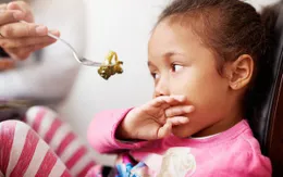Vì sao bố mẹ không nên ép con trẻ ăn thức ăn mà chúng không muốn?