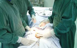 Loại bỏ khối u tinh hoàn to như "quả bưởi"