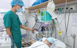 Cứu sống bé trai 1 ngày tuổi ngưng tim, ngưng thở đột ngột