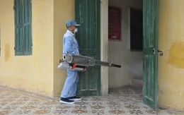 Tăng cường phun hóa chất phòng chống dịch bệnh ở vùng ngập lụt