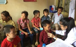 Khám phát thuốc và tư vấn dinh dưỡng cho trẻ em ở vùng cao ở Tuyên Quang