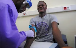 WHO cảnh báo không có loại vaccine nào ngăn chặn được chủng virus Ebola mới