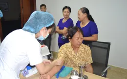 Khám sức khỏe và cấp thuốc miễn phí cho người cao tuổi ở Tuyên Quang