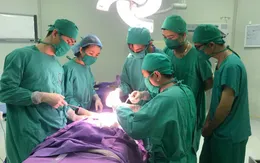 Phẫu thuật cấp cứu mở sọ lấy máu tụ ngoài màng cứng cho bé trai 2 tuổi