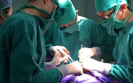 Trẻ sơ sinh không có hậu môn