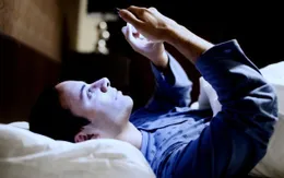 Ánh sáng xanh từ màn hình điện tử có thể gây tổn hại cho mắt