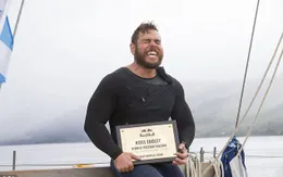 Bơi quanh nước Anh suốt 100 ngày, người đàn ông phá vỡ kỷ lục thế giới