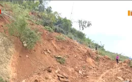 Quốc lộ 15A sạt lở nghiêm trọng
