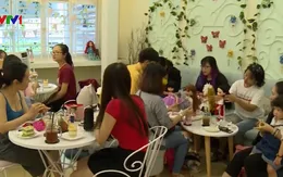 Quán cà phê búp bê độc đáo tại TP.HCM