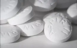 Uống 1 viên aspirin mỗi ngày có thể gây hại cho người lớn tuổi