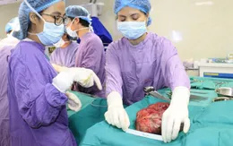 Người phụ nữ nhập viện do khối u vú khổng lồ