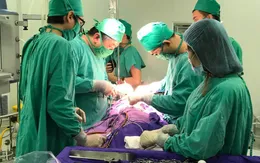 Ngỡ ngàng bệnh nhi 3 tháng tuổi có u nang tuyến phổi phải khổng lồ