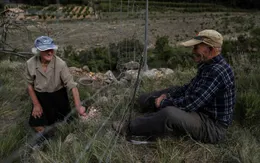 Cuộc sống lặng lẽ khó tin trong ngôi làng chỉ có… hai cư dân