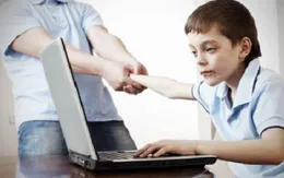 Mỹ: Trẻ em dành quá nhiều thời gian giải trí với thiết bị điện tử