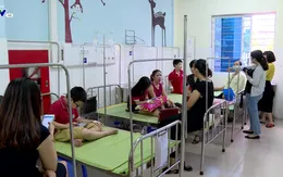 Bắc Ninh: 45 học sinh nhập viện cấp cứu nghi ngộ độc thực phẩm