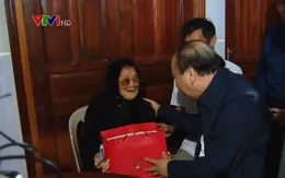 Thủ tướng thăm và trao quà Tết cho người nghèo ở Phú Yên