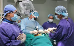 Lần đầu tiên thực hiện phẫu thuật hàn xương liên thân đốt đường bên