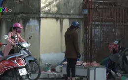 Vô tư giết mổ và bày bán thịt lợn tại vùng dịch lở mồm long móng
