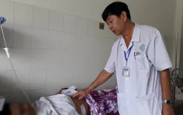 Cứu người đàn ông bị bạn nhậu đâm rách thận khi say