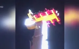 Pháp: Mắc kẹt cả đêm giao thừa trên không trung khi chơi trò chơi cảm giác mạnh