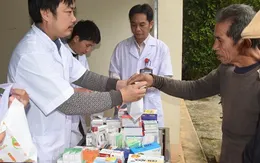 Nghệ An: Khám bệnh, tặng quà Tết cho bà con vùng khó khăn