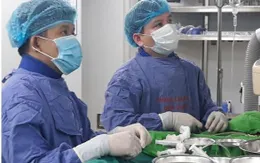 Cấp cứu người đàn ông máu chảy xối xả do xơ gan