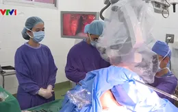 Lần đầu tiên phẫu thuật u não bằng phương pháp thức tỉnh