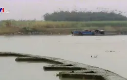 Hiểm họa tai nạn từ bờ kè trên sông