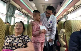 “Chuyến xe yêu thương” đưa người bệnh về quê đón Tết