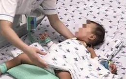 Bé trai 15 tháng tuổi uống nhầm thuốc trừ sâu đựng trong chai trà xanh C2