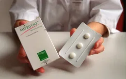 California, Mỹ phát thuốc phá thai cho sinh viên