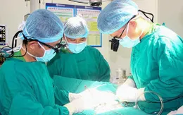Cứu nam thanh niên bị đạn bắn thấu ngực