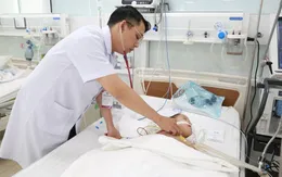 Uống nhầm dầu hỏa, bé gái 3 tuổi nguy kịch
